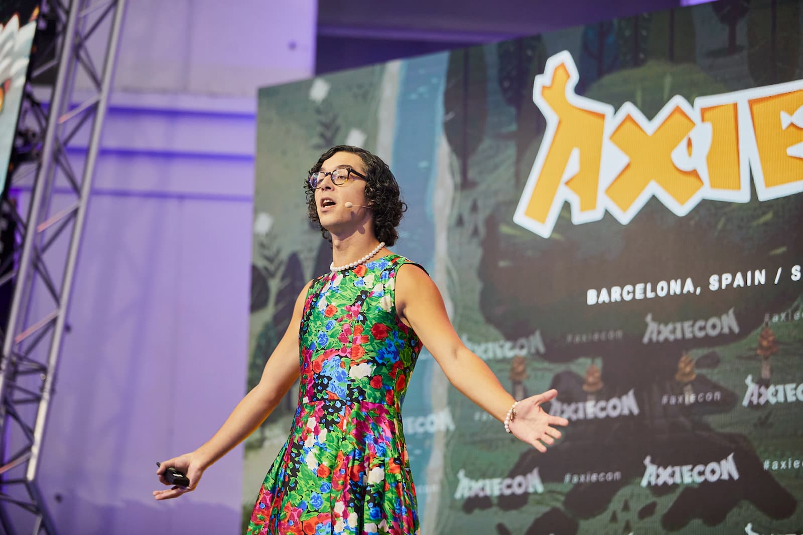 Zyori commanding the stage at AxieCon Barcelona